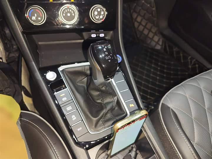 Фото 6 - Volkswagen Sagitar L