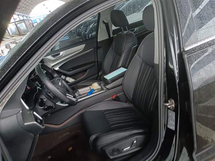 Фото 15 - Audi A6L