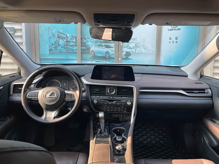 Фото 23 - Lexus RX