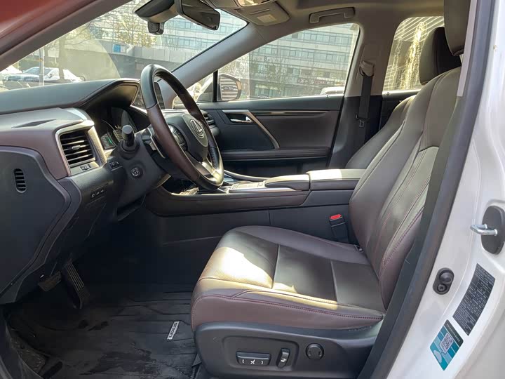 Фото 3 - Lexus RX