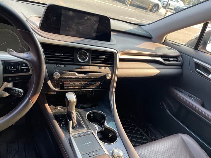 Фото 6 - Lexus RX