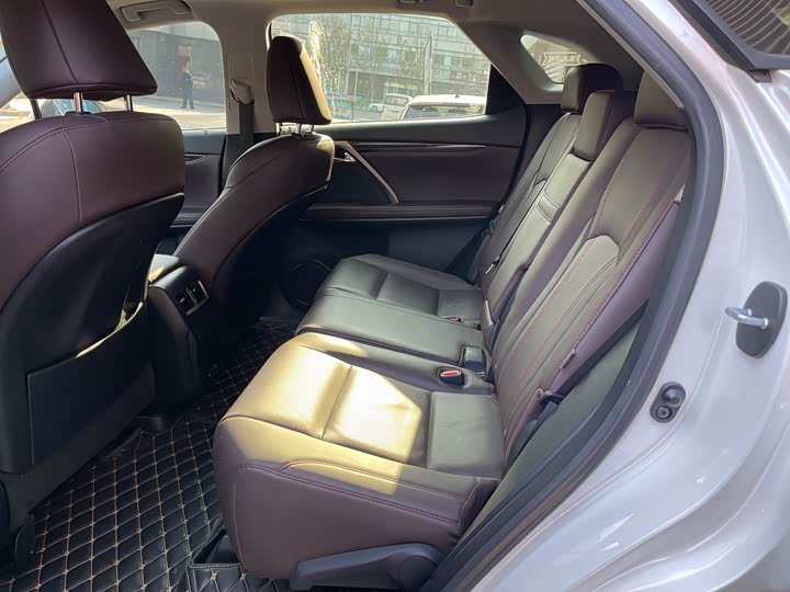 Фото 7 - Lexus RX