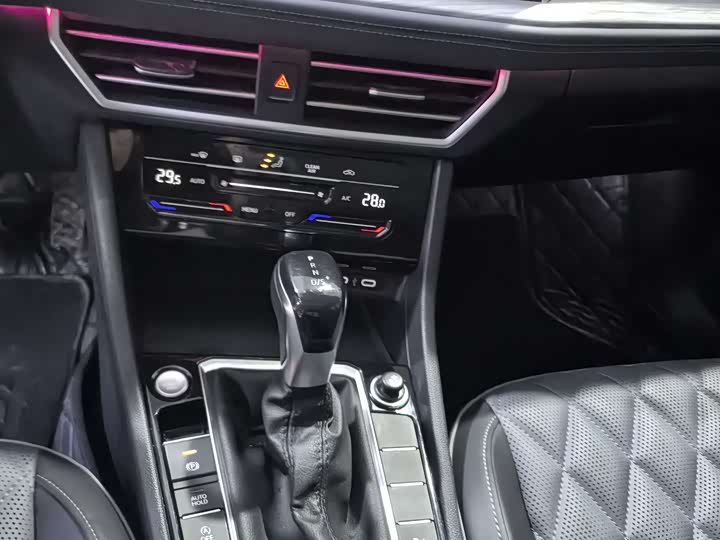 Фото 9 - Volkswagen Sagitar L