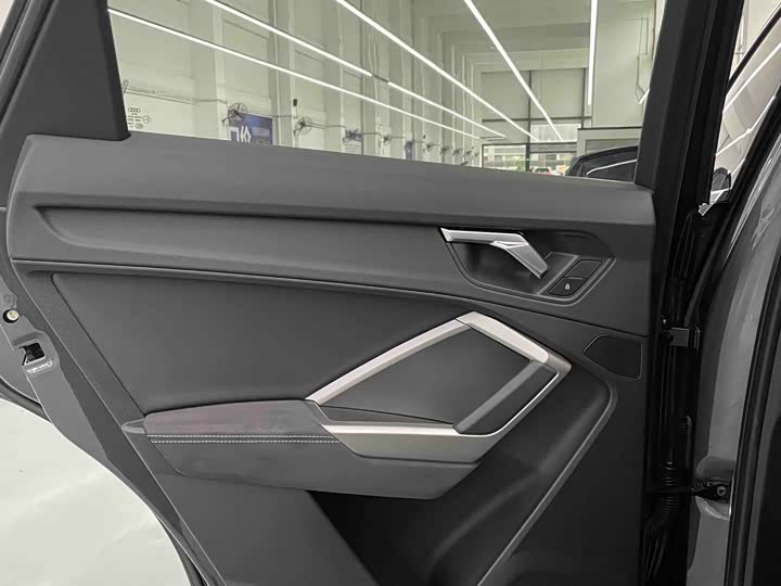 Фото 18 - Audi Q3