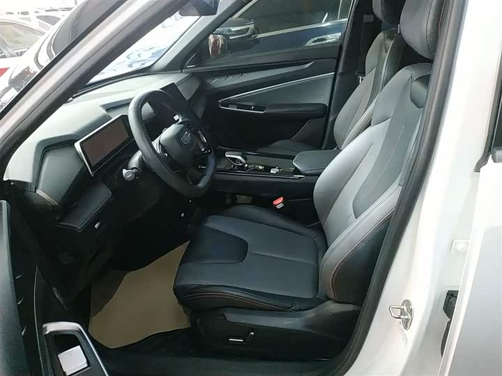 Фото 15 - Geely Atlas