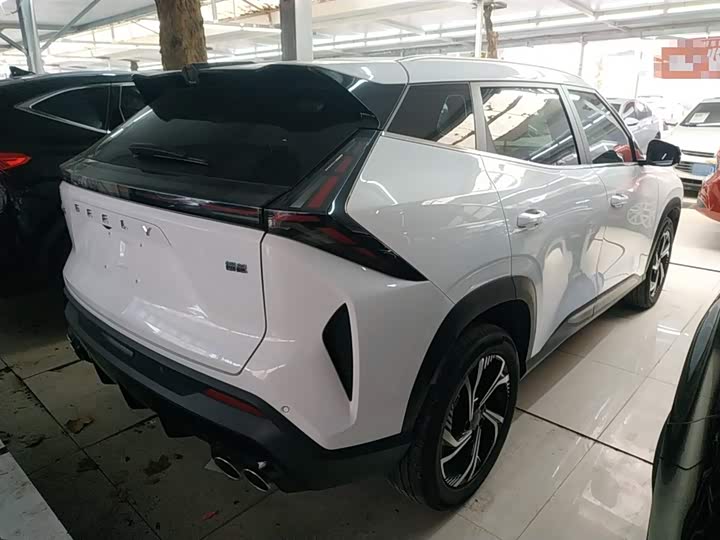 Фото 7 - Geely Atlas