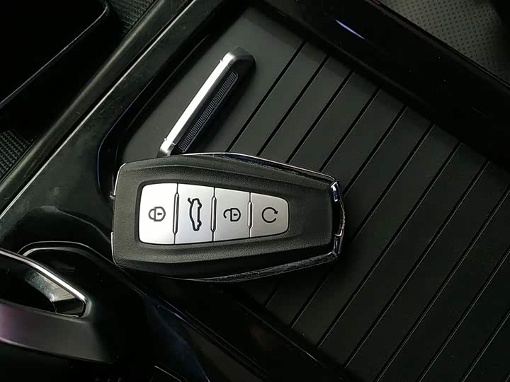 Фото 9 - Geely Atlas