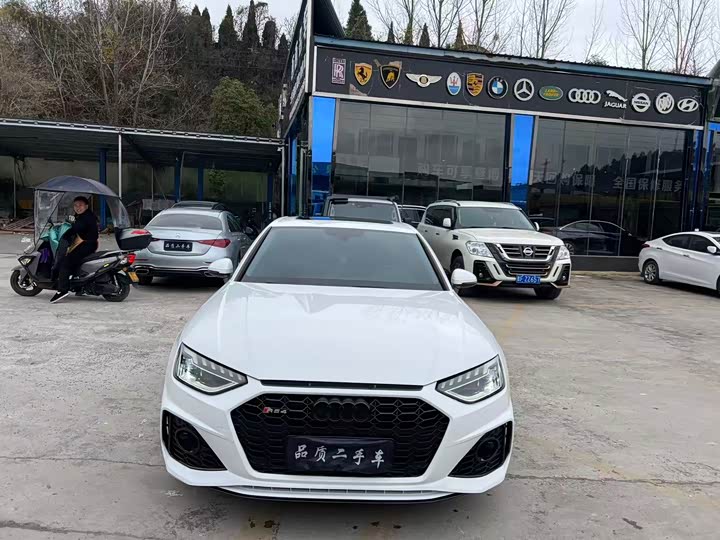 Фото 1 - Audi A4L