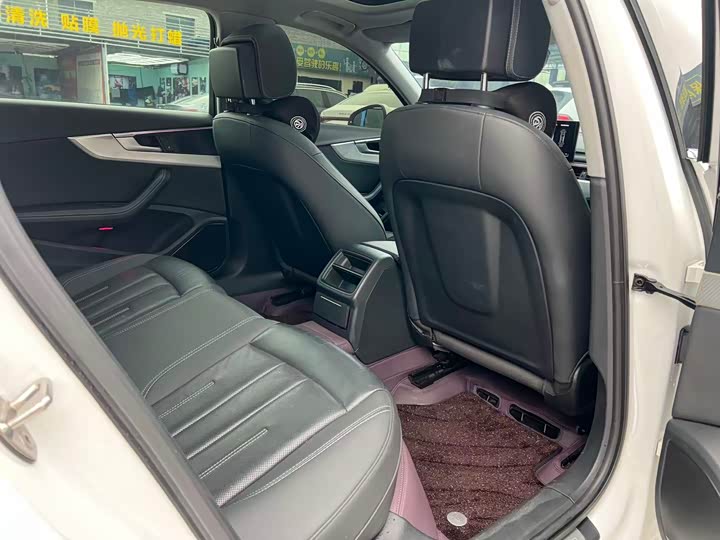 Фото 11 - Audi A4L