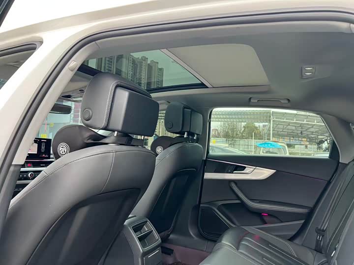 Фото 14 - Audi A4L