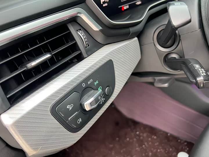 Фото 16 - Audi A4L