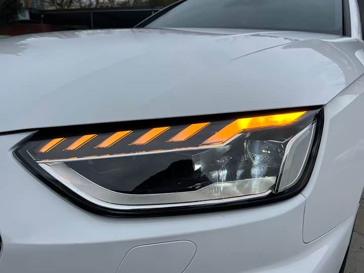 Фото 17 - Audi A4L