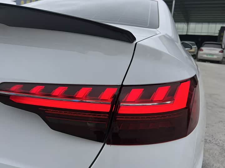 Фото 18 - Audi A4L