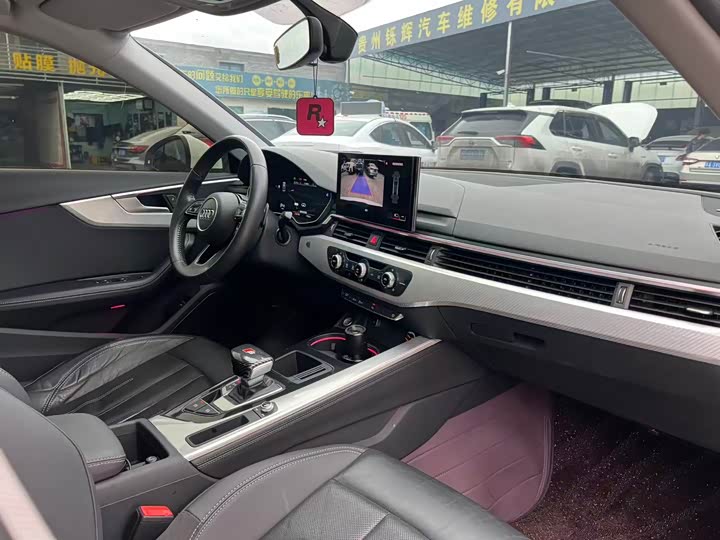 Фото 19 - Audi A4L