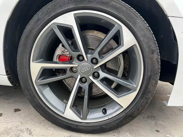 Фото 20 - Audi A4L