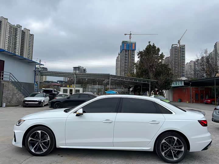 Фото 3 - Audi A4L
