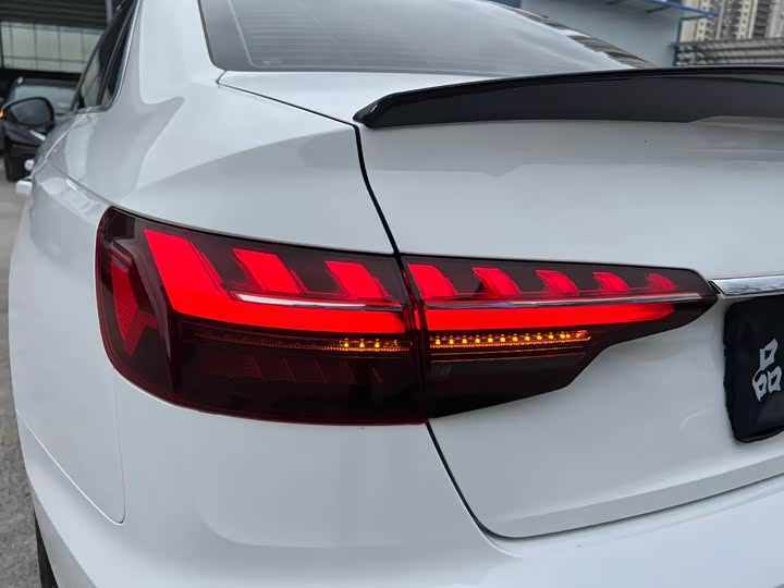 Фото 6 - Audi A4L