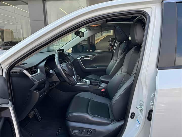 Фото 9 - Toyota Wildlander