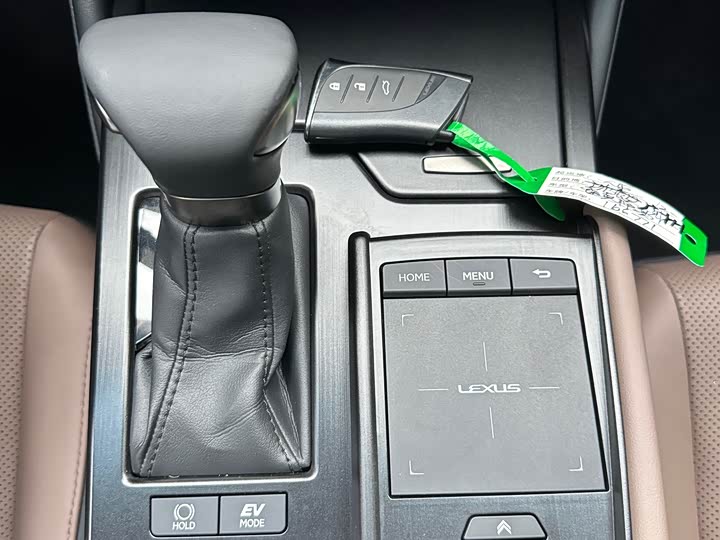 Фото 18 - Lexus ES