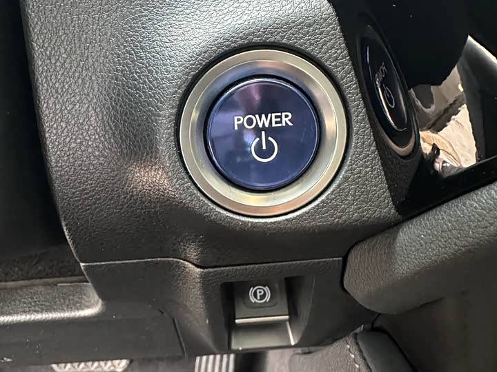 Фото 19 - Lexus ES