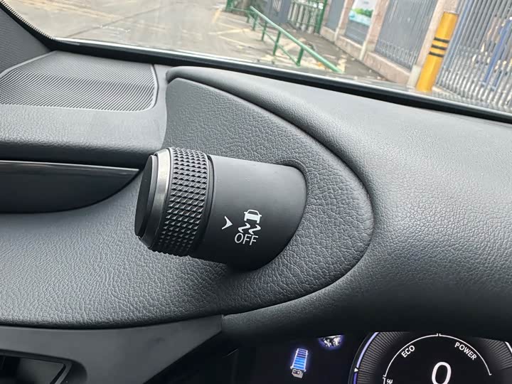 Фото 24 - Lexus ES