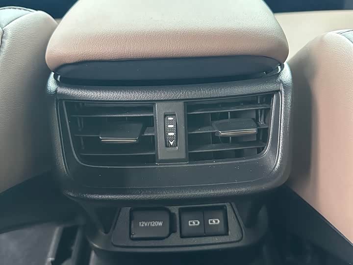 Фото 25 - Lexus ES