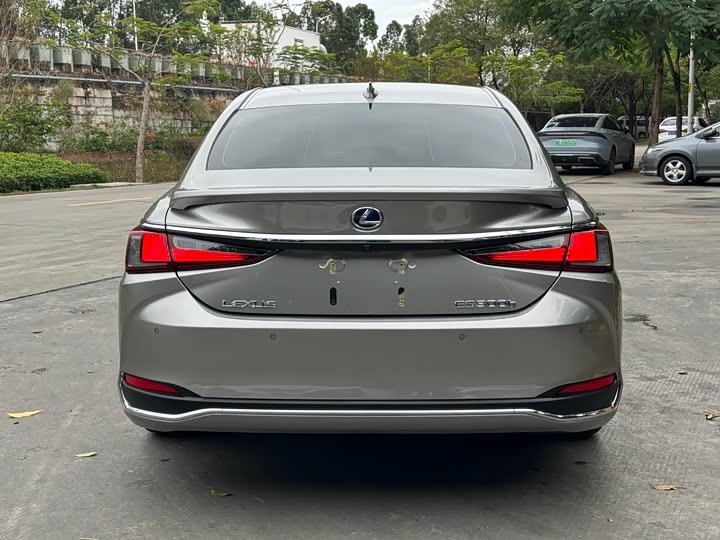 Фото 34 - Lexus ES