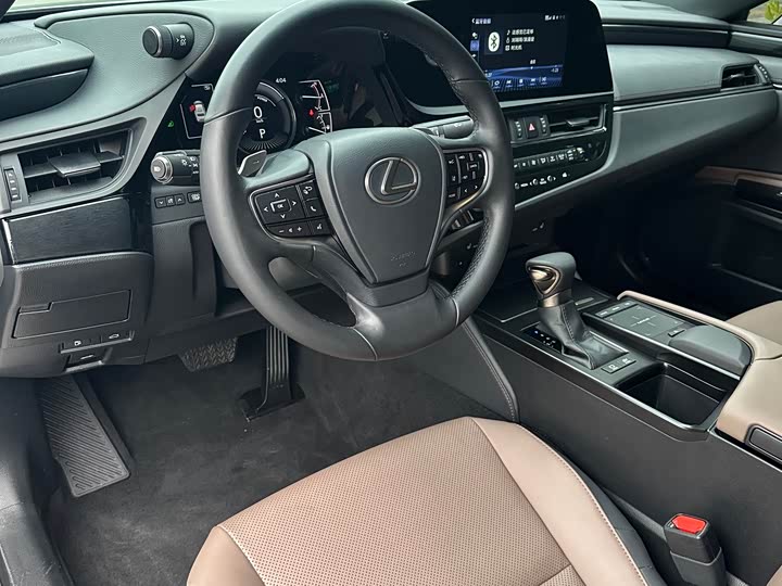 Фото 4 - Lexus ES