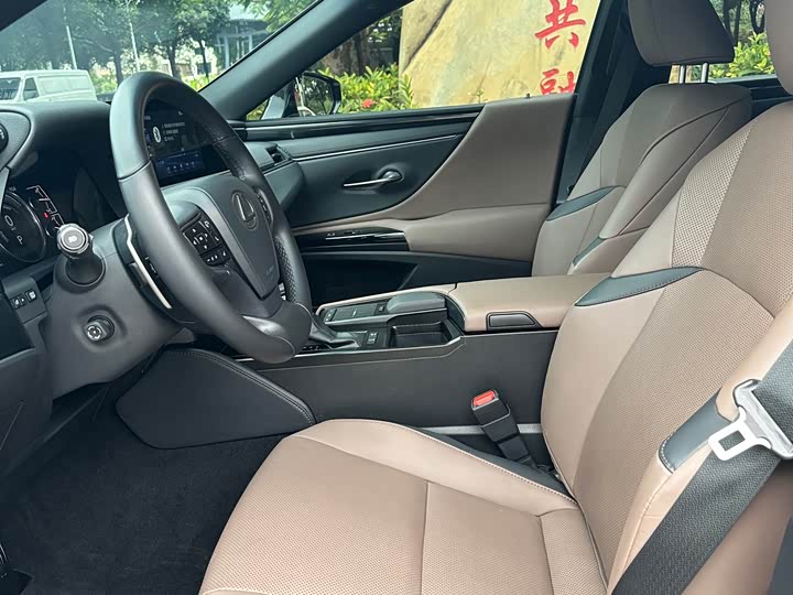 Фото 5 - Lexus ES