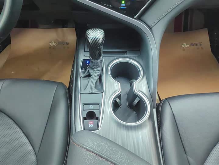 Фото 16 - Toyota Camry