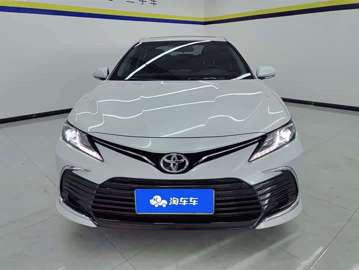 Фото 2 - Toyota Camry