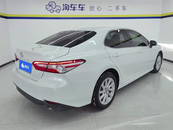 Фото 3 - Toyota Camry