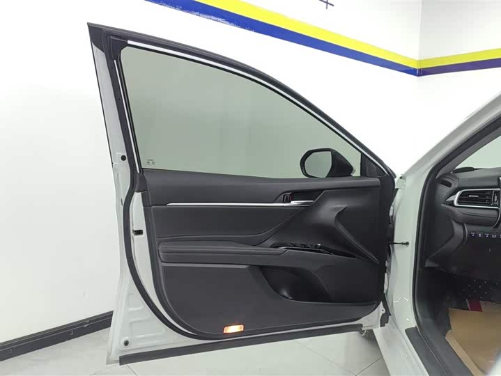 Фото 7 - Toyota Camry