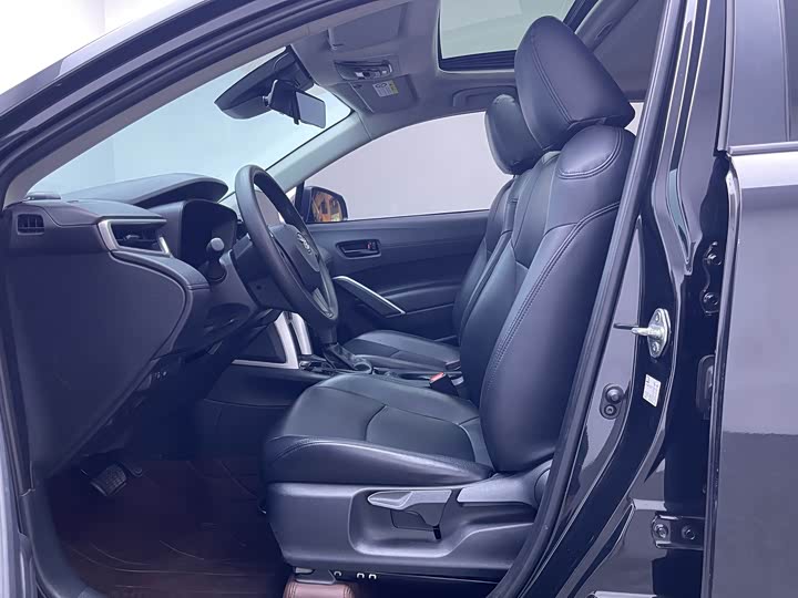 Фото 10 - Toyota Corolla Cross