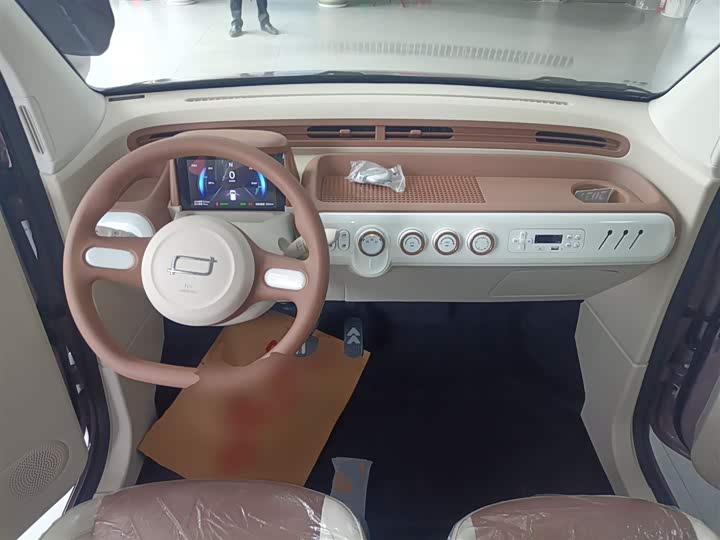 Фото 10 - Bestune Pony