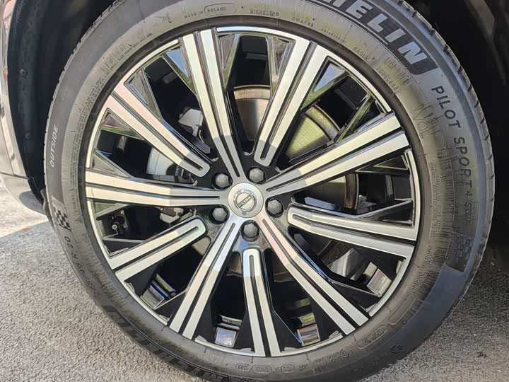 Фото 13 - Volvo XC90