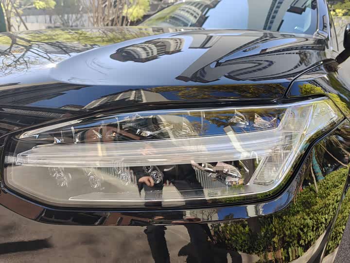 Фото 14 - Volvo XC90