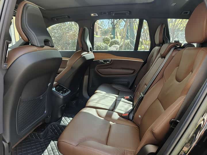 Фото 15 - Volvo XC90