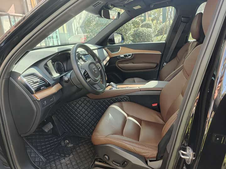 Фото 7 - Volvo XC90