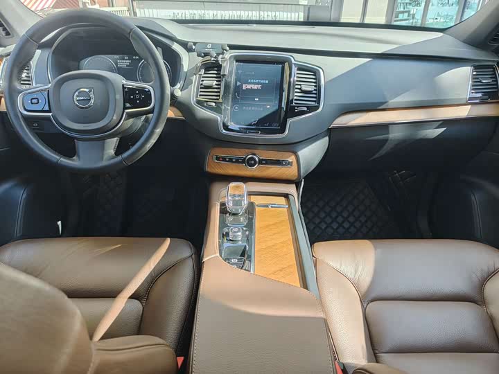 Фото 9 - Volvo XC90