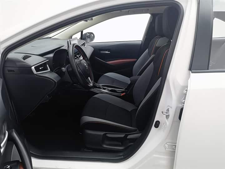 Фото 10 - Toyota Corolla