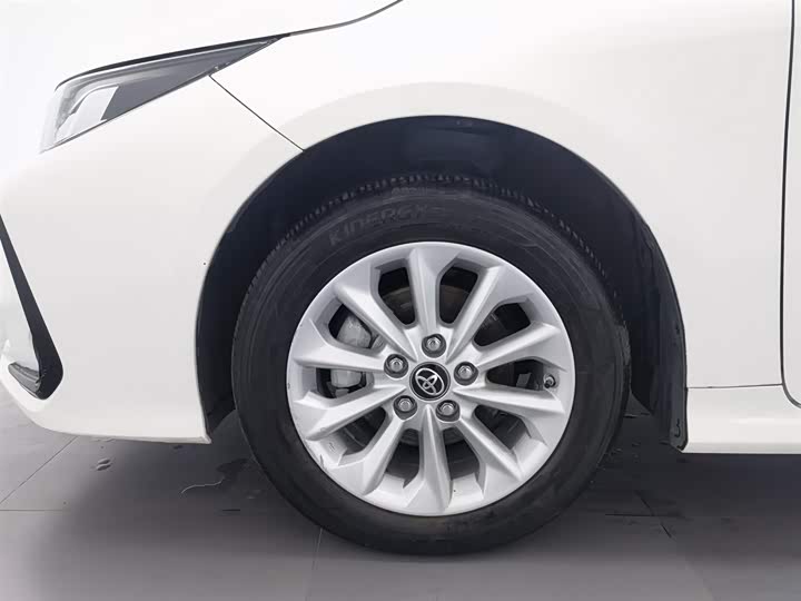 Фото 17 - Toyota Corolla