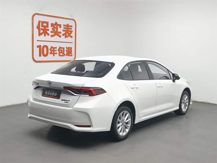 Фото 2 - Toyota Corolla