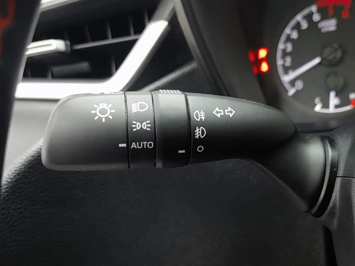 Фото 21 - Toyota Corolla