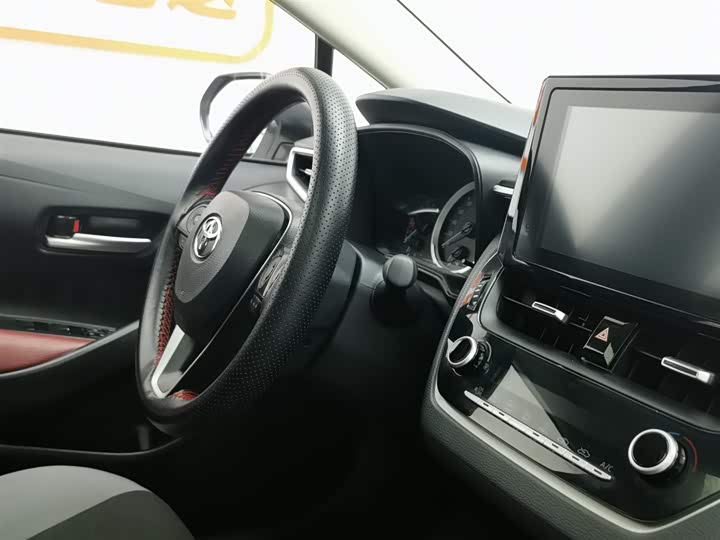 Фото 22 - Toyota Corolla