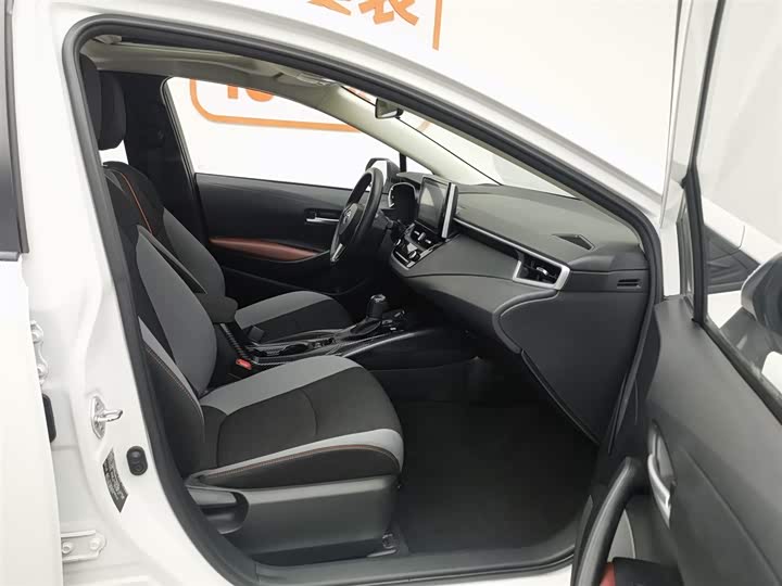 Фото 23 - Toyota Corolla