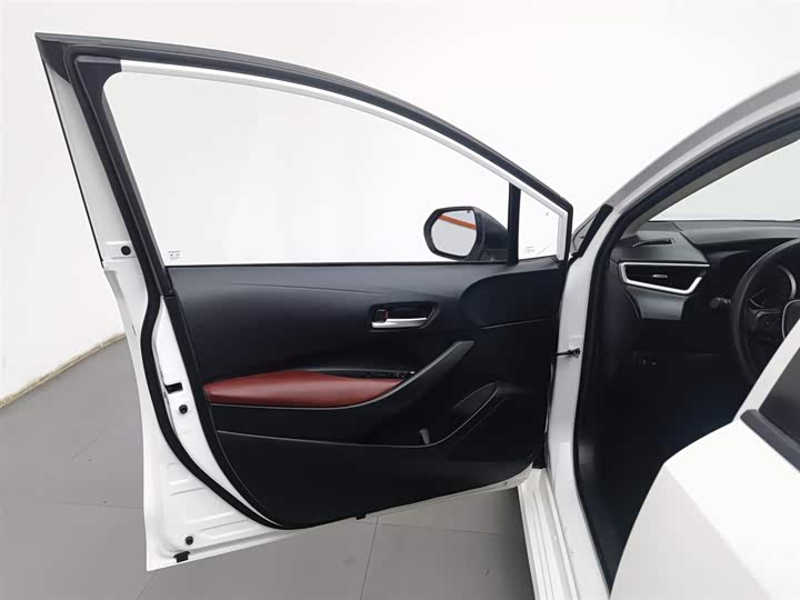 Фото 8 - Toyota Corolla