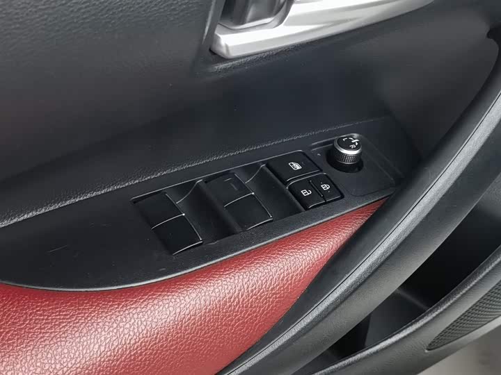 Фото 9 - Toyota Corolla