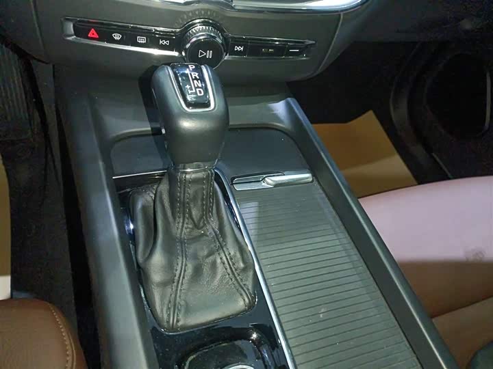 Фото 13 - Volvo XC60