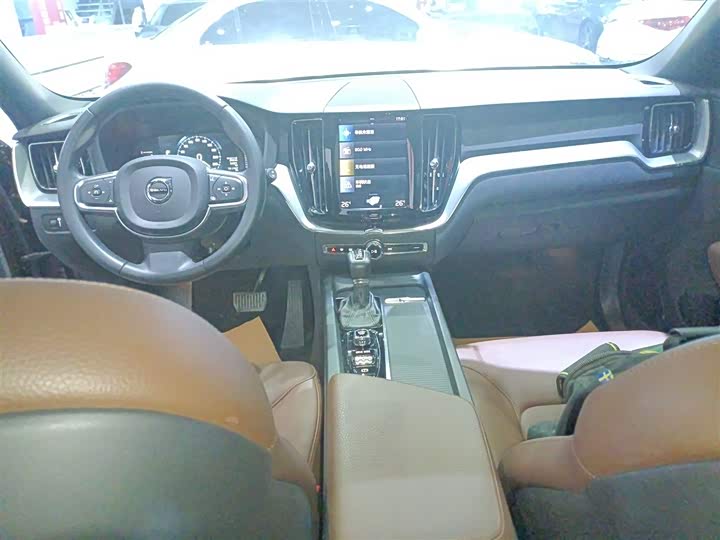 Фото 9 - Volvo XC60